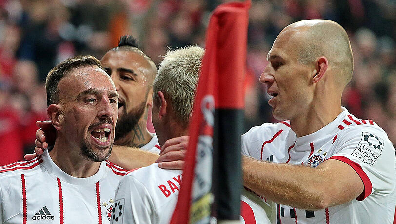 Steht beim FC Bayern tatsächlich schon heute die Zukunft auf dem Platz, wie Vorstandsboss Karl-Heinz Rummenigge gerne betont? Franck Ribéry, Arturo Vidal, Rafinha und Arjen Robben sind jedenfalls alle jenseits der 30.
