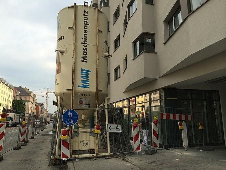 Der Ist-Zustand an der Engstelle. Kein Spaß für die, die hier vorbei müssen.