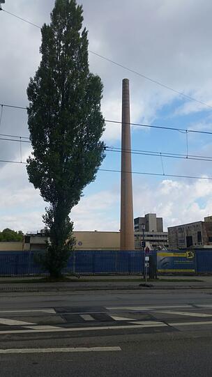 Böller statt Bier: Am Samstag wird der 75 Meter hohe Turm gesprengt.