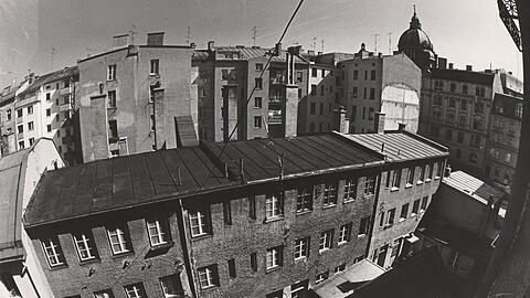 Ein Bild aus einer anderen Zeit: Blick ins Lehel 1980, im Hintergrund ist die Lukaskirche zu sehen.
