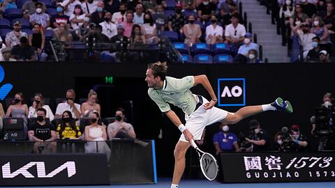 Daniil Medwedew musste sich Nadal geschlagen geben, nachdem er bereits mit zwei Sätzen in Führung lag.