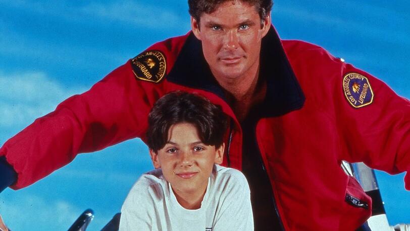 Jeremy Jackson mit Onscreen-Vater David Hasselhoff am Anfang seiner "Baywatch"-Zeit in der Episode "Alptraum unter Wasser".