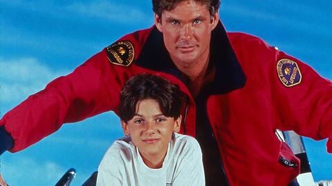 Jeremy Jackson mit Onscreen-Vater David Hasselhoff am Anfang seiner "Baywatch"-Zeit in der Episode "Alptraum unter Wasser".