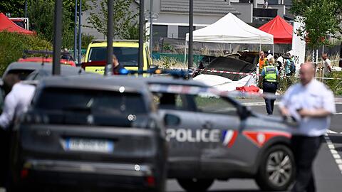 Die franz&ouml;sische Polizei hat die Ungl&uuml;cksstelle abgesperrt.