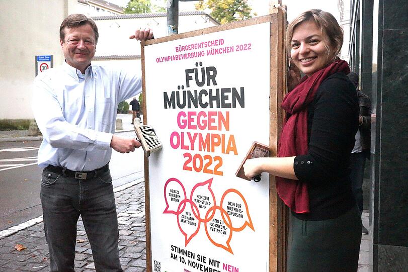 "Für München - gegen Olympia 2022" - so lautet der Slogan der Olympiagegner. Christian Hierneis und Katharina Schulze bei der Präsentation der Plakate.