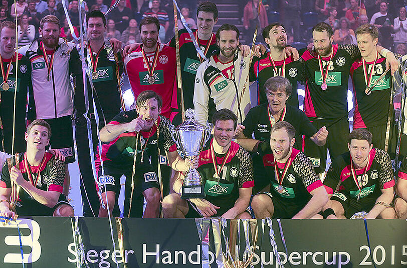 Die DHB-Auswahl feiert den siebten Supercup-Triumph