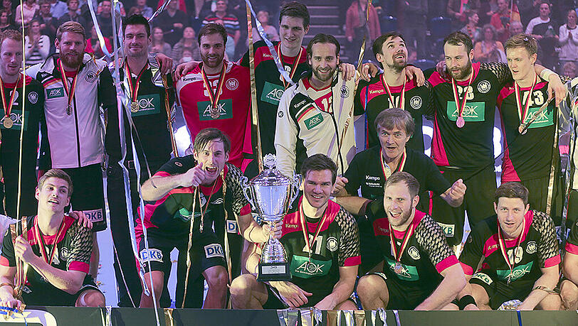 Die DHB-Auswahl feiert den siebten Supercup-Triumph Die DHB-Auswahl feiert den siebten Supercup-Triumph