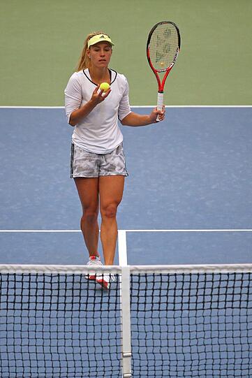 Der Hype um Australian-Open-Siegerin Angelique Kerber ist auch bei der Vorbereitung aufs Fed-Cup-Spiel gegen die Schweiz deutlich spürbar. Die Bilder.