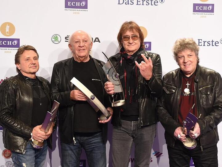 Die Puhdys mit dem Sänger Dieter Birr (2.v.r.) nach der Verleihung des Musikpreises Echo in der Kategorie "Lebenswerk".