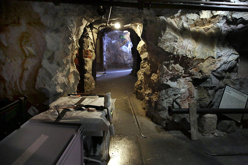 Zum Teil wurde im Bergwerk auch echtes Gestein verbaut. Es wird verpackt und aufbewahrt.