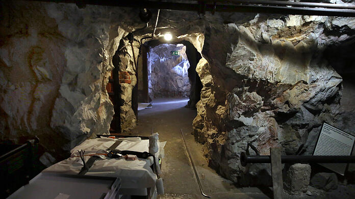 Zum Teil wurde im Bergwerk auch echtes Gestein verbaut. Es wird verpackt und aufbewahrt.