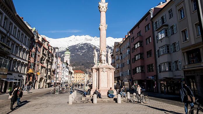 Blick auf die Maria-Theresien-Straße in Innsbruck.