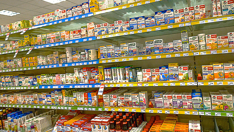 Nahrungsergänzungsmittel gelten als Lebensmittel und nicht als Arzneien und sind daher auch ohne Rezepte zu kaufen. Nahrungsergänzungsmittel gelten als Lebensmittel und nicht als Arzneien und sind daher auch ohne Rezepte zu kaufen.