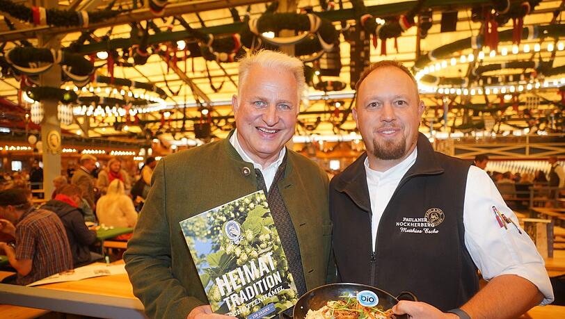 Ein Großteil der Gerichte in der Festhalle Schottenhamel sind in Bioqualität. Wirt Christian Schottenhamel (l.) und Küchenchef Matthias Esche sprechen aber auch Herausforderungen an. Ein Großteil der Gerichte in der Festhalle Schottenhamel sind in Bioqualität. Wirt Christian Schottenhamel (l.) und Küchenchef Matthias Esche sprechen aber auch Herausforderungen an.