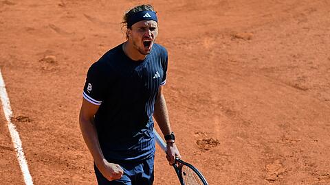 Alexander Zverev jubeln nach einem Punktgewinn.