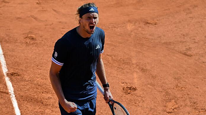 Alexander Zverev jubelt nach einem Punktgewinn.