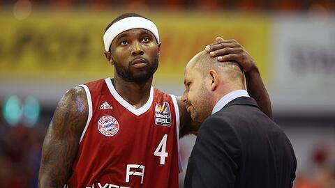 Bayerns Aufbauspieler Tyrese Rice mit Trainer Yannis Christopoulos.