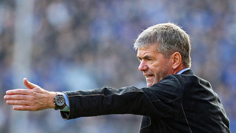 "Er ist der richtige Mann für uns", sagt Kapitän Vallori über Löwen-Trainer Funkel. "Er ist der richtige Mann für uns", sagt Kapitän Vallori über Löwen-Trainer Funkel.