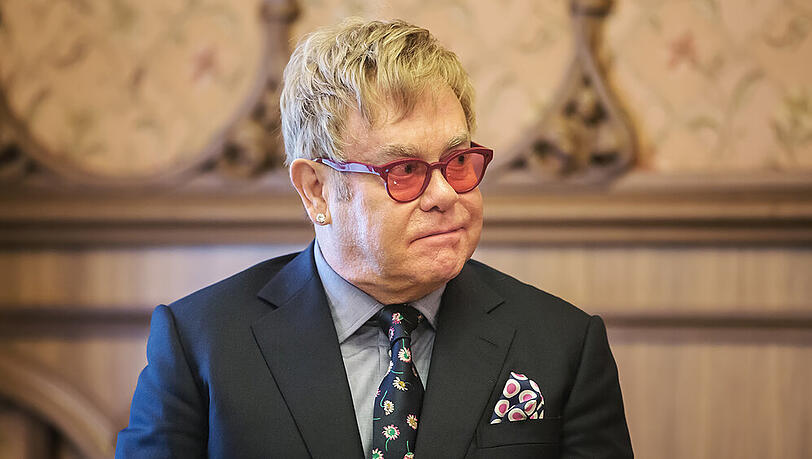Elton John fühlt sich derzeit offenbar nicht sehr gut Elton John fühlt sich derzeit offenbar nicht sehr gut