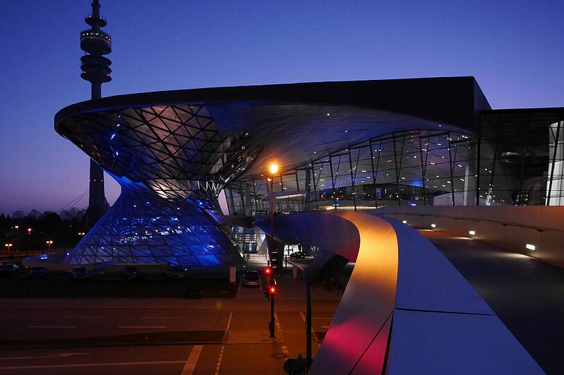 Die leuchtende BMW-Welt gefällt dem AZ-Leserreporter Thomas Piltz ganz besonders.