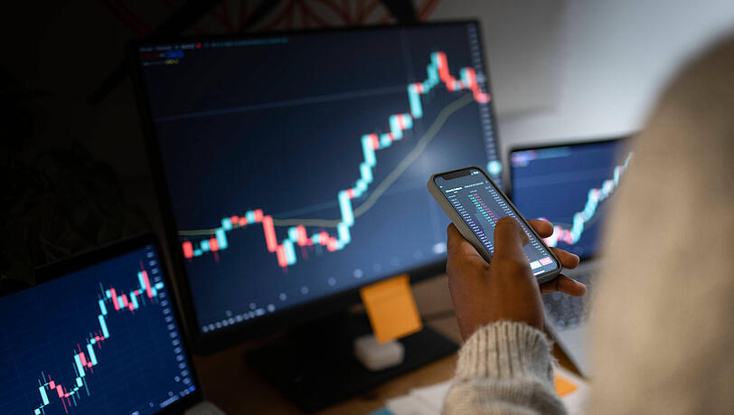 Der bayerische Justizminister warnt Anleger vor illegalem Online Trading. (Symbolbild)