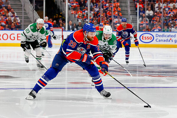 Kämpft um den Stanley Cup: Der deutsche Eishackler Leon Draisaitl. Kämpft um den Stanley Cup: Der deutsche Eishackler Leon Draisaitl.