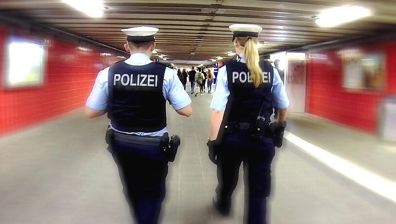 Ein "streikender" Fahrgast kommt den Beamten der Bundespolizei eher selten unter. (Archivbild) Ein "streikender" Fahrgast kommt den Beamten der Bundespolizei eher selten unter. (Archivbild)
