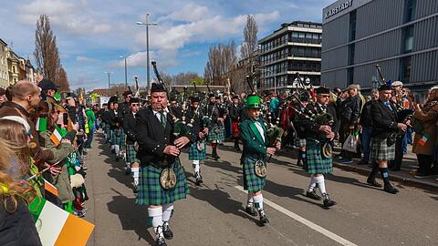 Von der Münchner Freiheit zieht die Parade bis zum Odeonsplatz gezogen. 1500 Teilnehmer sind dabei.