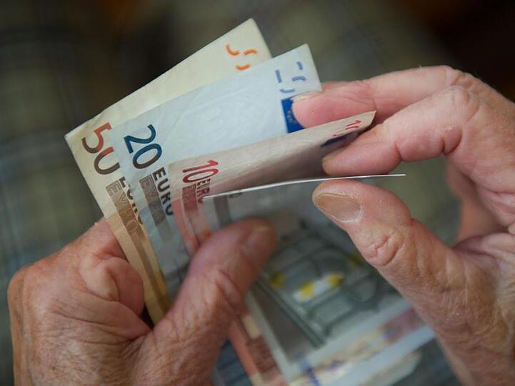 Einem Medienbericht zufolge steigen die Renten 2020 um mehr als drei Prozent.