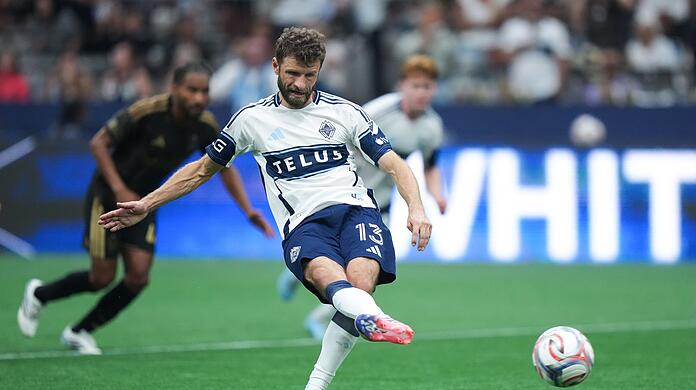 Thomas Müller trifft für Vancouver vom Punkt. Thomas Müller trifft für Vancouver vom Punkt.