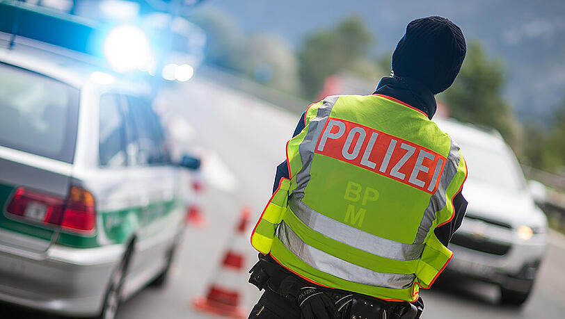 Im Laufe des Dienstagabends wird die A8 bei Derching gesperrt werden. Im Laufe des Dienstagabends wird die A8 bei Derching gesperrt werden.