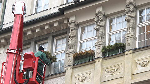 Sehenswert: die Hirmer-Fassade in der Fußgängerzone.