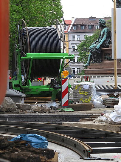 Auf der Tram-Linie 18 im Lehel wird gerade kräftig gebaut. AZ-Leser Djordje Matkovic hat die Baustelle dokumentiert. Die Bilder...