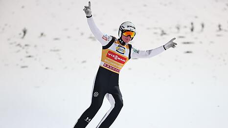 Triumph perfekt: Prevc jubelt in Bischofshofen.