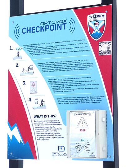 An diesen Checkpoints wird vor dem Abbiegen ins Gelände die Ausrüstung noch einmal überprüft.