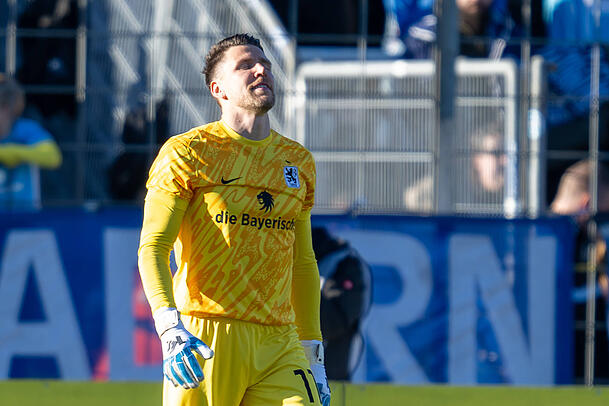 René Vollath nach seinem bösen Patzer gegen Unterhaching.