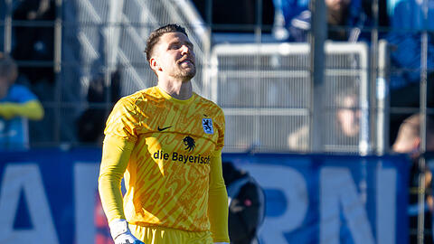 René Vollath nach seinem bösen Patzer gegen Unterhaching.