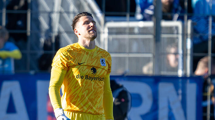 René Vollath nach seinem bösen Patzer gegen Unterhaching.