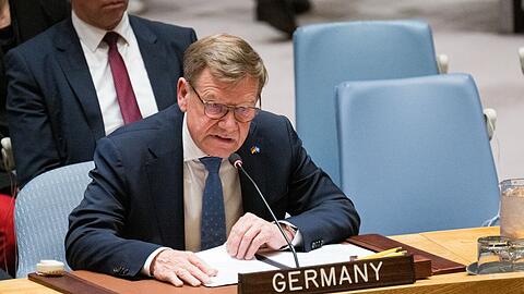 Außenminister Johann Wadephul (CDU) warnt in einer Sitzung des UN-Sicherheitsrats in New York vor einer weiteren Eskalation des Iran-Krieges. Außenminister Johann Wadephul (CDU) warnt in einer Sitzung des UN-Sicherheitsrats in New York vor einer weiteren Eskalation des Iran-Krieges.