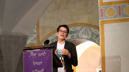 Felix Finkbeiner (15), der jüngste Umweltredner, in der Erlöserkirche. Felix Finkbeiner (15), der jüngste Umweltredner, in der Erlöserkirche.