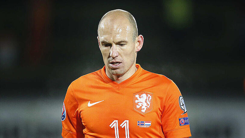 Arjen Robben trifft mit der Elftal am 16. November in der EM-Quali auf Lettland. Vier Tage vorher treten die Niederländer in einem Freundschaftsspiel gegen Mexiko an. Beide Spiele steigen in Amsterdam. Arjen Robben trifft mit der Elftal am 16. November in der EM-Quali auf Lettland. Vier Tage vorher treten die Niederländer in einem Freundschaftsspiel gegen Mexiko an. Beide Spiele steigen in Amsterdam.