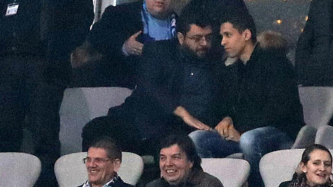 Zwiegespräch auf der Tribüne: Investor Ismaik (l.) und der aussortierte Matmour.