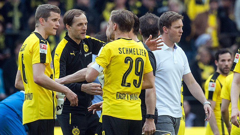 Tuchel feiert mit seinen Jungs - im Hintergrund ist Hoffenheim-Coach Julian Nagelsmann die Enttäuschung anzusehen.
