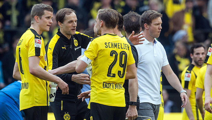 Tuchel feiert mit seinen Jungs - im Hintergrund ist Hoffenheim-Coach Julian Nagelsmann die Enttäuschung anzusehen. Tuchel feiert mit seinen Jungs - im Hintergrund ist Hoffenheim-Coach Julian Nagelsmann die Enttäuschung anzusehen.