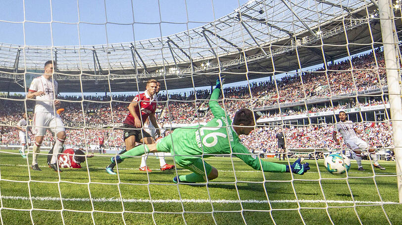 Sven Ulreich: Note 2. Super-Parade bei Hübners Schuss aus kurzer Distanz als der Torwart reaktionsschnell in die Ecke tauchte (28.) &ndash; ist man ja schon gewohnt beim Neuer-Ersatz. Für Trainer Heynckes ist Ulreich der aktuell zweitbeste Torhüter in Deutschland. Was er Woche für Woche beweist.
