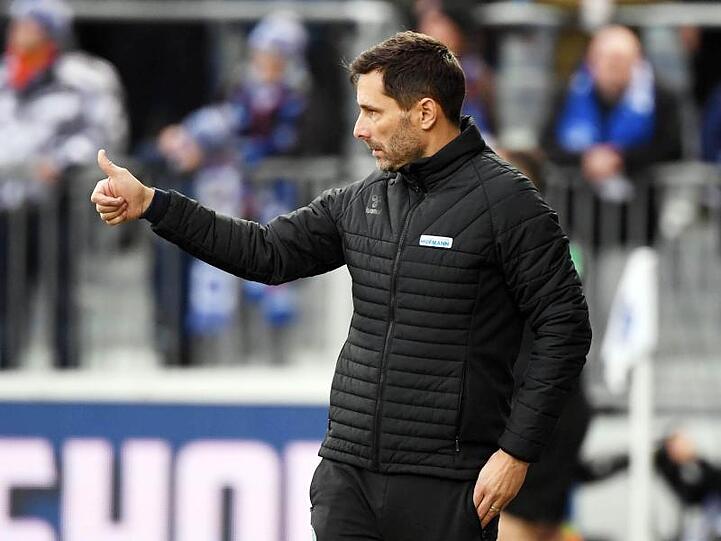 Der Fürther Trainer Stefan Leitl, hier beim Spiel gegen den Karlsruher SC. Foto: Uli Deck/dpa/Archivbild