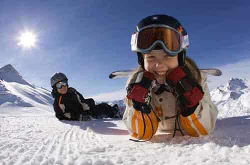 Snowboardkids im Schnee