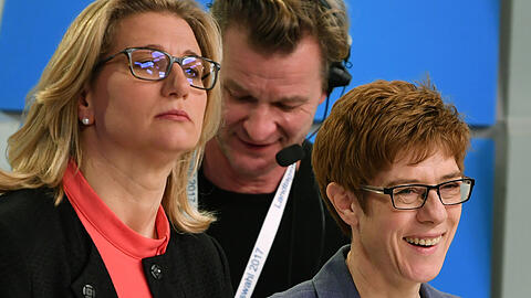 Gewinnerin und Verliererin: CDU-Ministerpräsident Kramp-Karrenbauer und SPD-Kandidatin Anke Rehlinger.