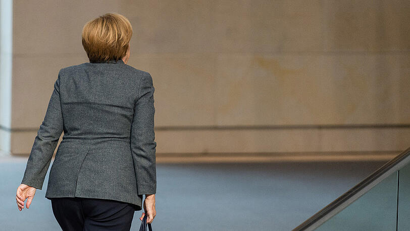 Seit drei Monaten wartet Deutschland auf eine neue Regierung - der Rückhalt für Bundeskanzlerin Angela Merkel schwindet. Seit drei Monaten wartet Deutschland auf eine neue Regierung - der Rückhalt für Bundeskanzlerin Angela Merkel schwindet.