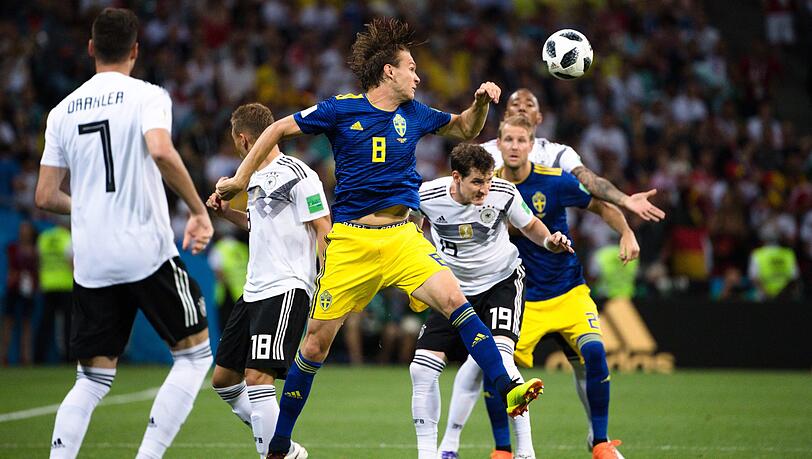 Umkämpft: Deutschland gegen Schweden bei der Fußball-WM. Umkämpft: Deutschland gegen Schweden bei der Fußball-WM.